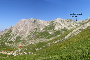 Фото 61. Вид с седловины на запад на пер.Карстовый