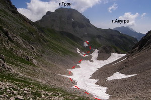 Фото 70. Вид с пер.Карстовый на восток на путь подъёма к перевалу с отрога