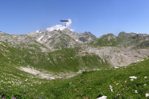 Фото 85. Вид назад на Кваншинский массив от ацануары