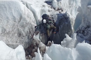 Overcoming the main crack of the icefall
